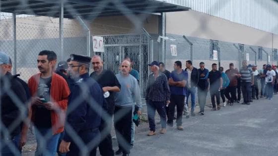 آمال بعودة العمال الفلسطينيين بعد توقف الأجانب