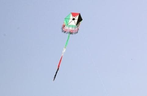 كاتس يأمر بصرامة التعامل مع الطائرات الورقية في غزة