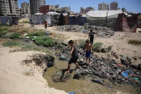 Gaza sewage system collapse risks health
