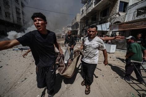 Gaza tents hit by shelling and gunfire