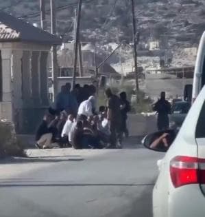 Occupation mistreats bus passengers at Qabatiya