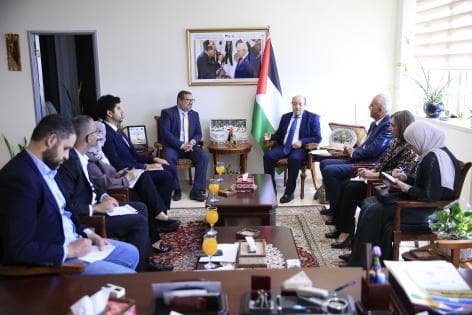 أبو زيد يبحث مع السفير التشيلي التعاون في الإدارة وبناء القدرات