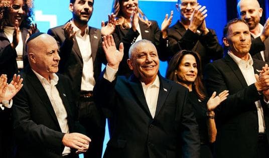 استطلاع إسرائيلي يضع آيزنكوت في الصدارة