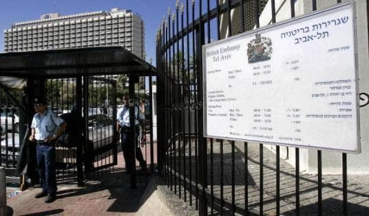 Britain dismantles Jerusalem consulate signsAfter the Israeli deadline