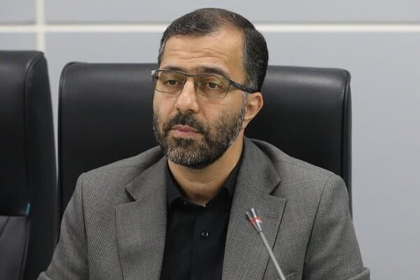 برلماني إيراني يحذر من قوة أمريكا في هرمز