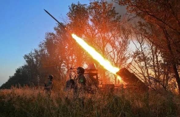 Russian Defense Conducts Large-Scale Strikes on Ukrainian Infrastructure