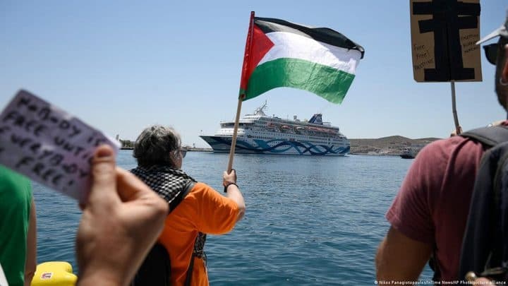 احتجاج في ميناء نيوجيرسي على سفينة مشبوهة