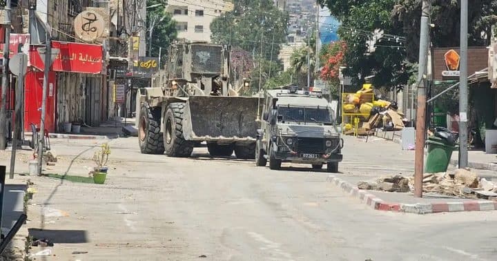 الجيش الإسرائيلي يغلق مداخل فقوعة ويحول منزلين لمراكز عسكرية
