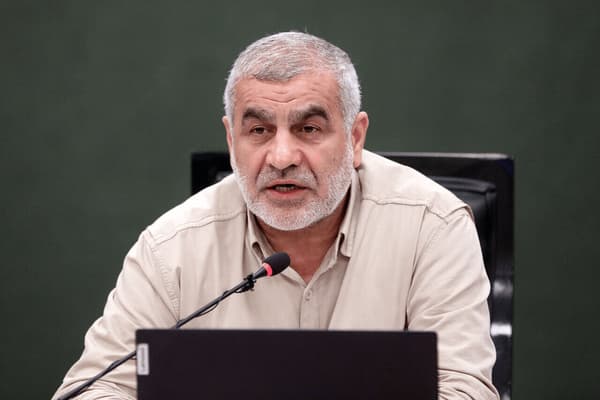 نيكزاد: إنجازات إيران بفضل قيادته
