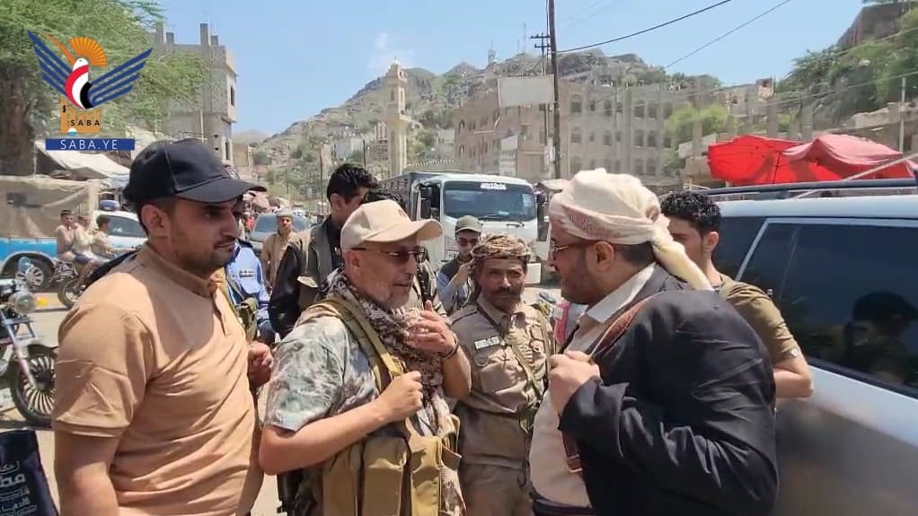المساوى والبراشي يراجعون خدمات الطرق في الساحل بين تعز والحديدة