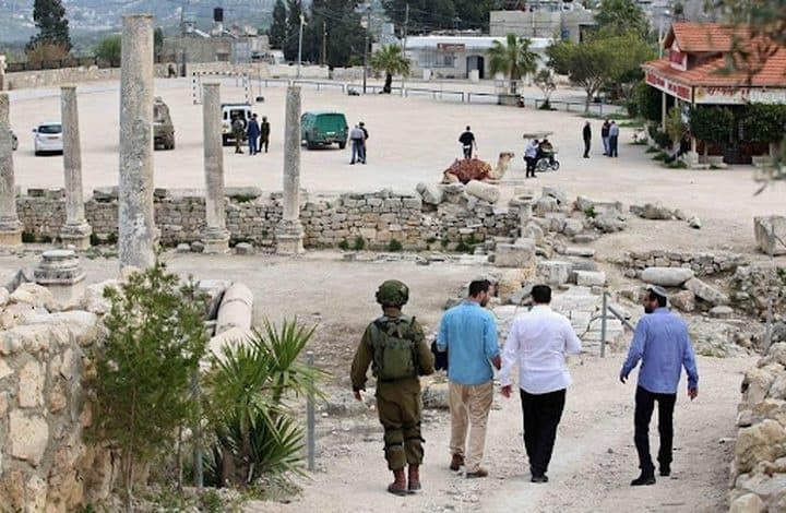 Settlers cross into archaeological sites and clash with Palestinians in West Bank