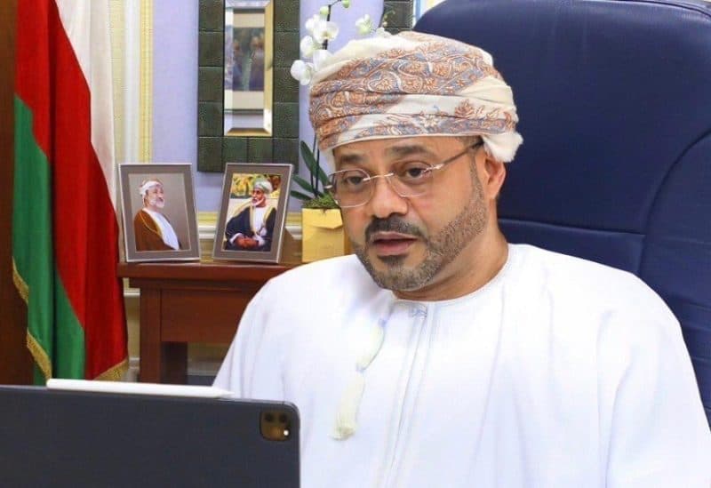 وزير الخارجية العماني يؤكد أهمية الحوار لحل الأزمات