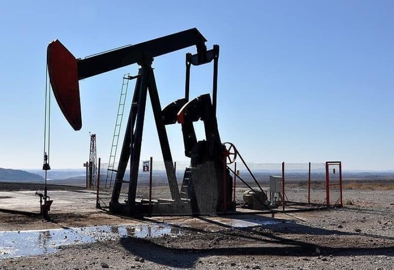 Oil falls on possible US sanctions relief