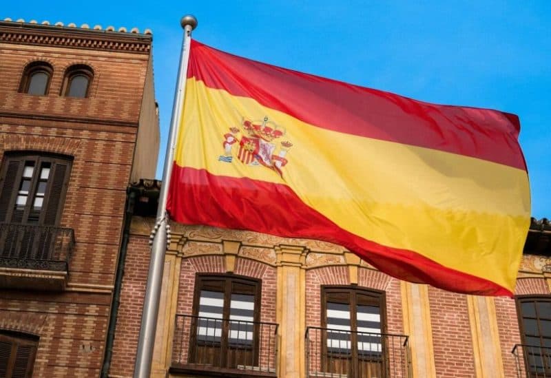 Spain pub collapse injures 11