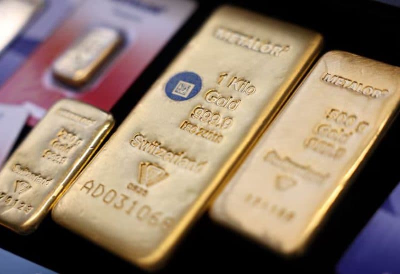 Gold edges higher amid dollar slump
