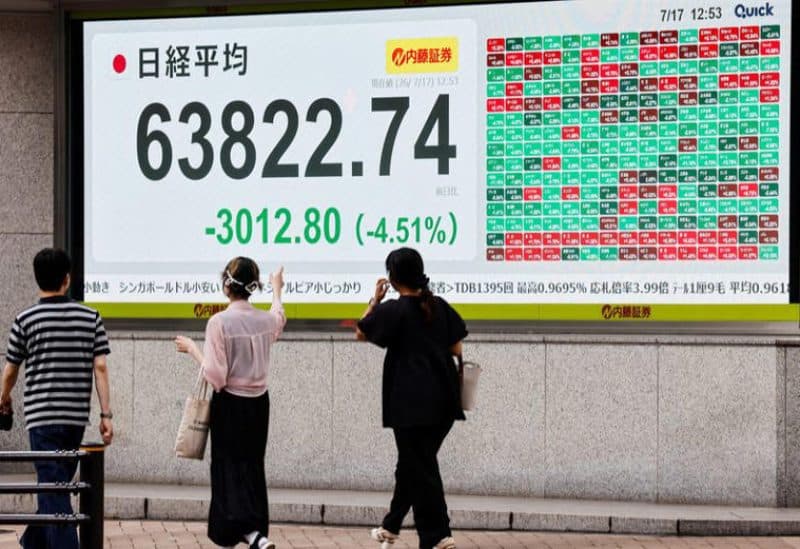 Tech stocks push Nikkei lower despite oil drop