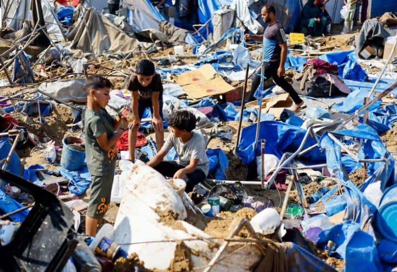إسرائيل تستهدف محيط شهداء الأقصى وتقتل فلسطينيين