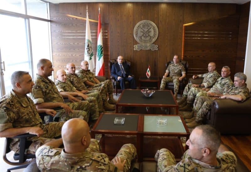Army leader praises Defense Minister