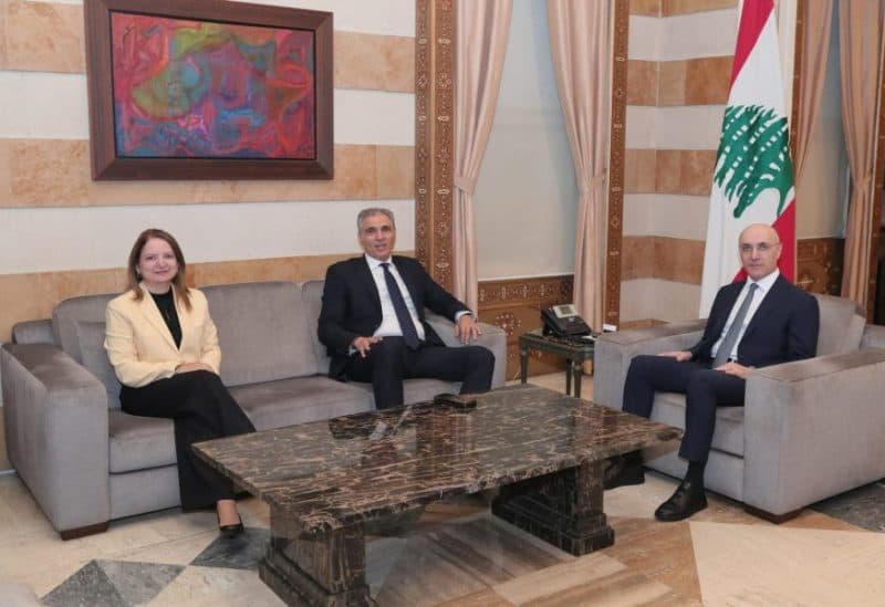 وزير الداخلية يناقش سهولة الإجراءات ويتابع الدفاع المدني