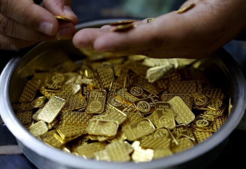 Gold rises as dollar and yields fall