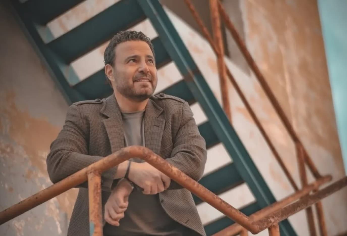 Assi El Helani dedicates song to daughter Dana's wedding