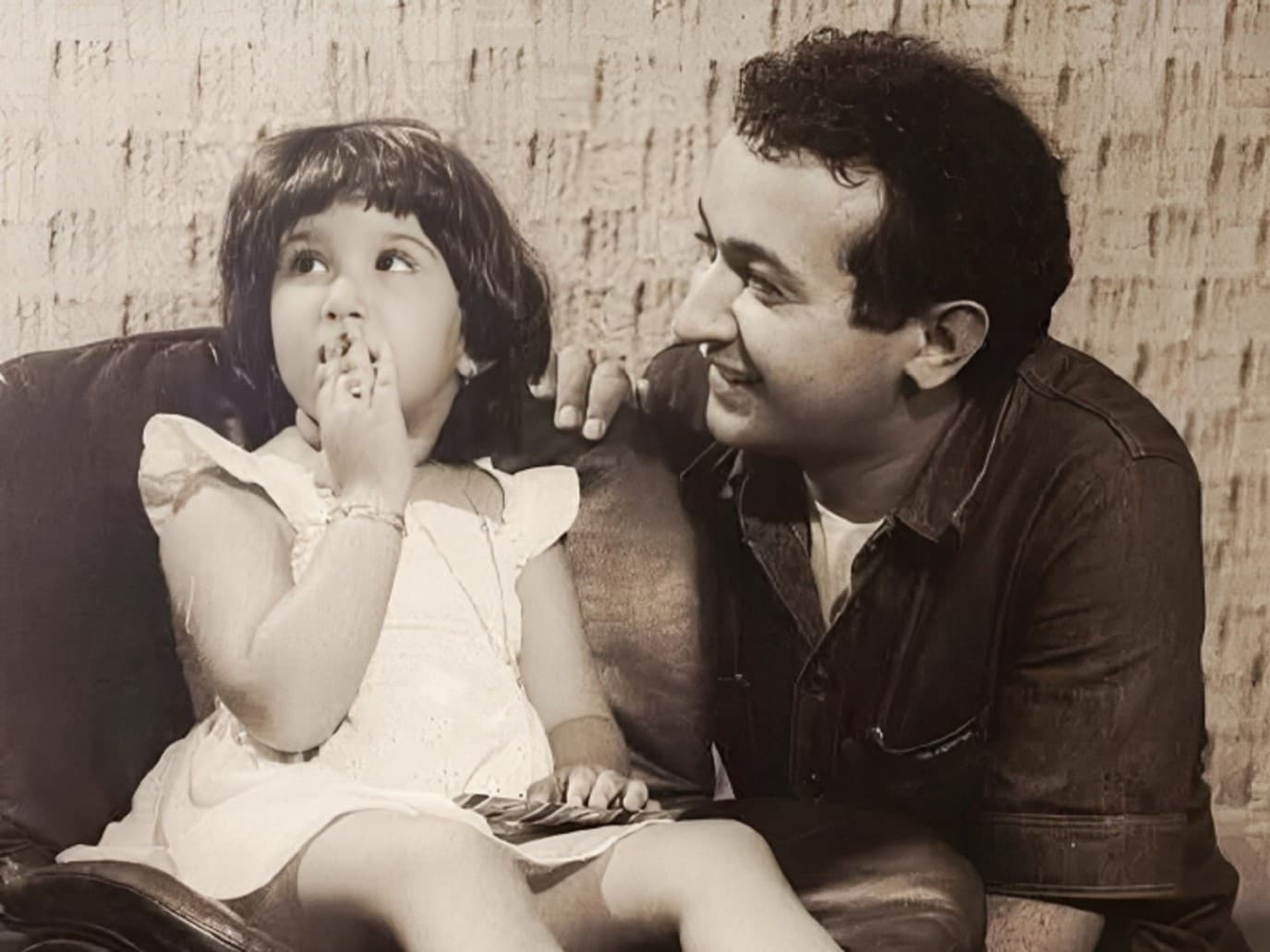 ابنة نور الشريف تذكر وفاة والدها الحادي عشر