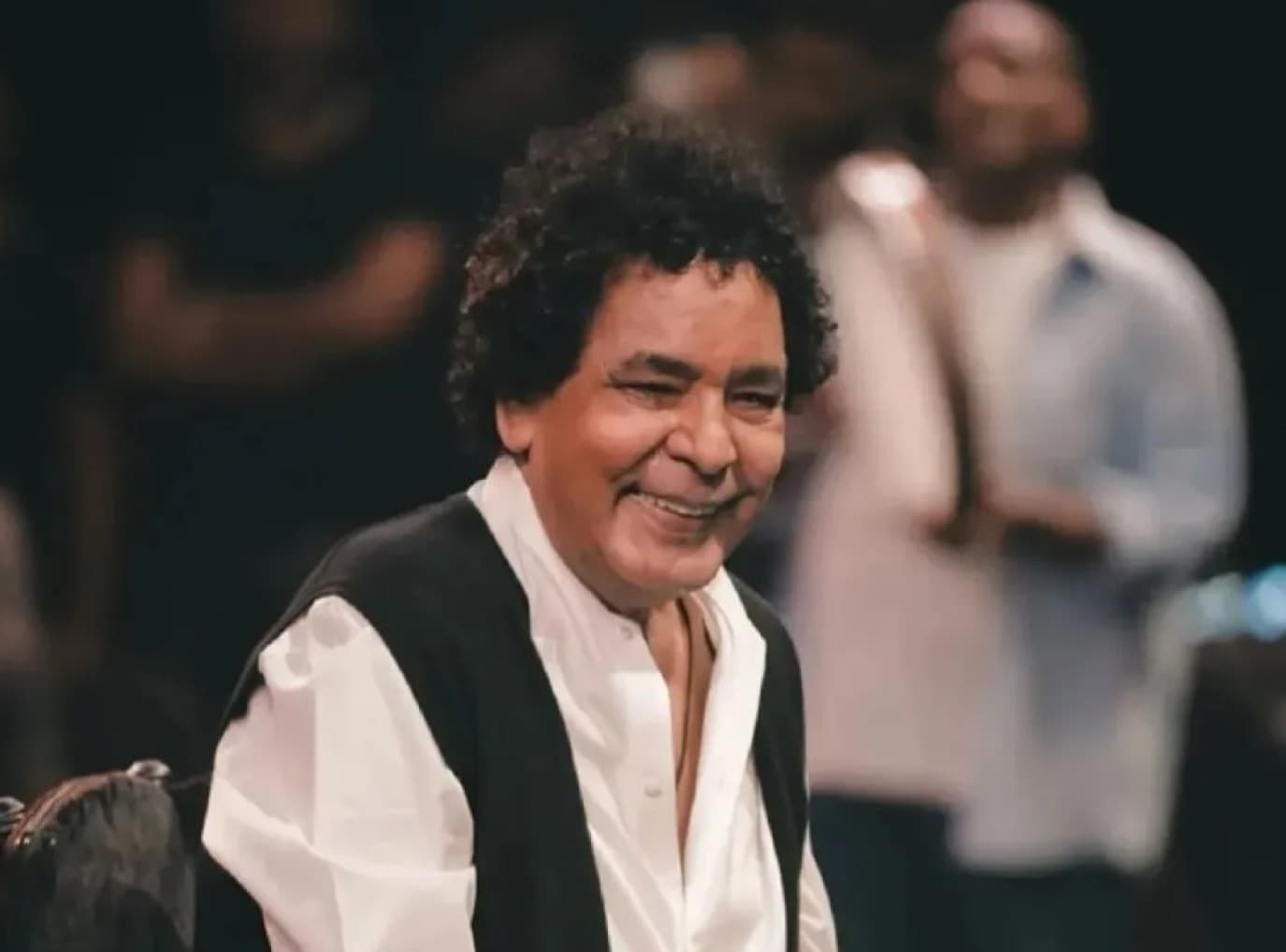 محمد منير يختم صيف 2026 بأغنية يسألوا عنك