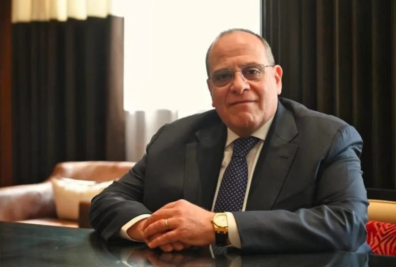 مشاهير يعزون زوجة صادق الصباح