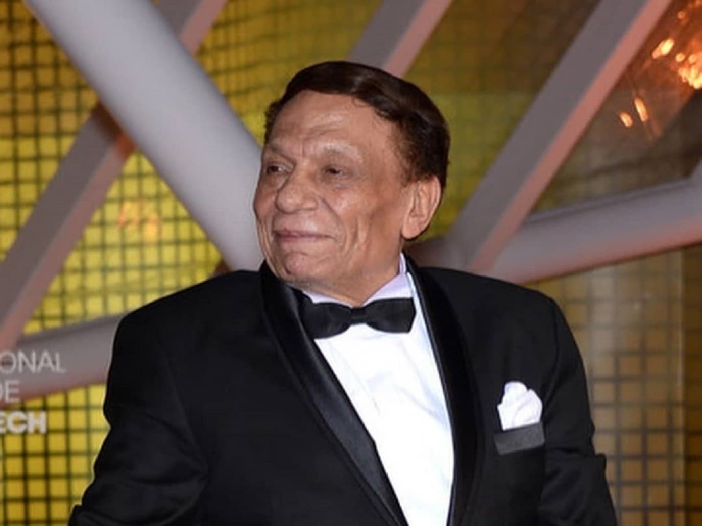 الذكاء الاصطناعي يثير شكوك حول عادل إمام