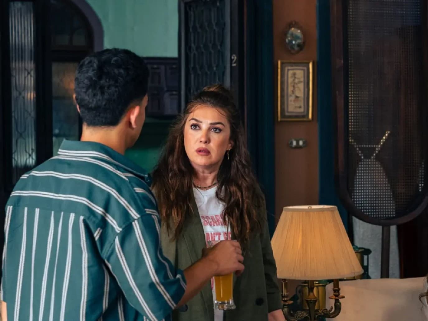 شهورية تثير مفاجأة كندة علوش في المكتب