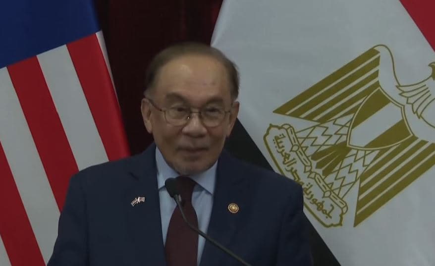 Malaysia PM jokes with Sisi about Egypt