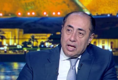 حسام زكي ينفي ترشيحه للأمين العام للجامعة