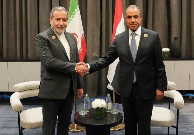 وزير الخارجية يلتقي بنظيره الإيراني في اجتماع التعاون الإسلامي