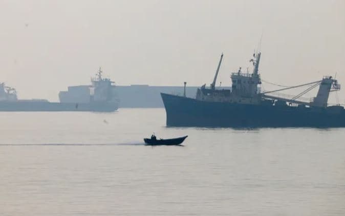 Iran reports oil tanker hit mine in Hormuz