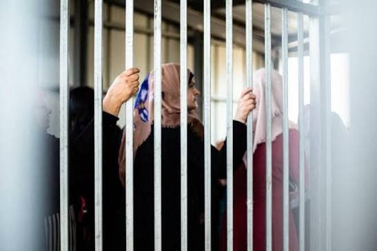 الأسيرات الفلسطينيات في الدامون يعانين من القهر