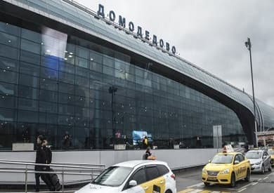 Moscow airports halt flights over drones