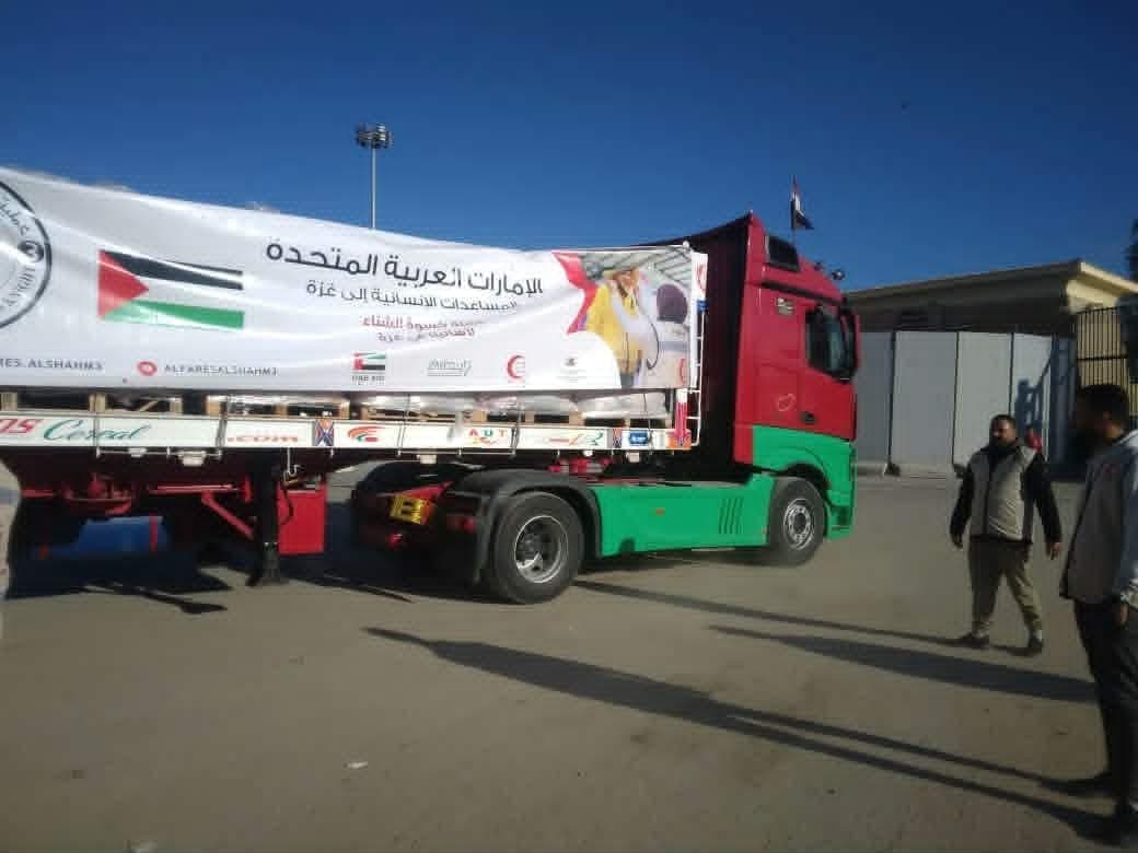 Aid trucks and people entering Rafah to help Gaza
