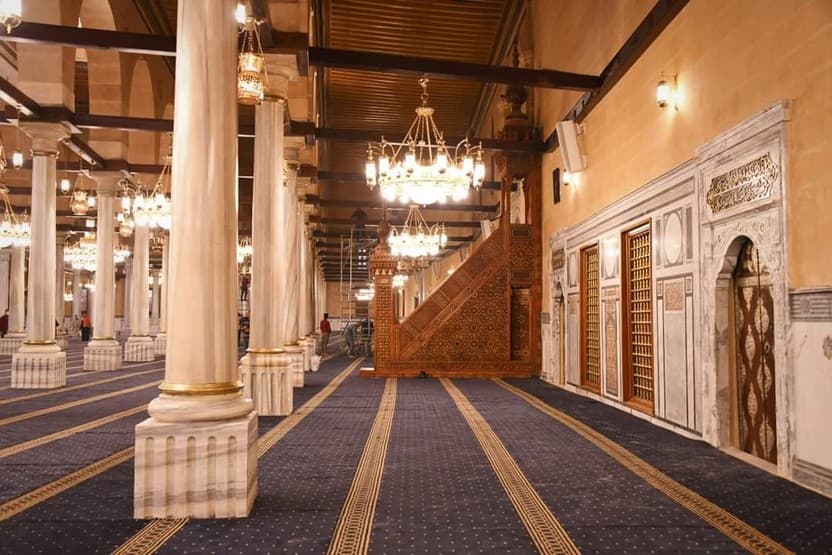 Minister inaugurates Al-Imam Al-Hussein Mosque