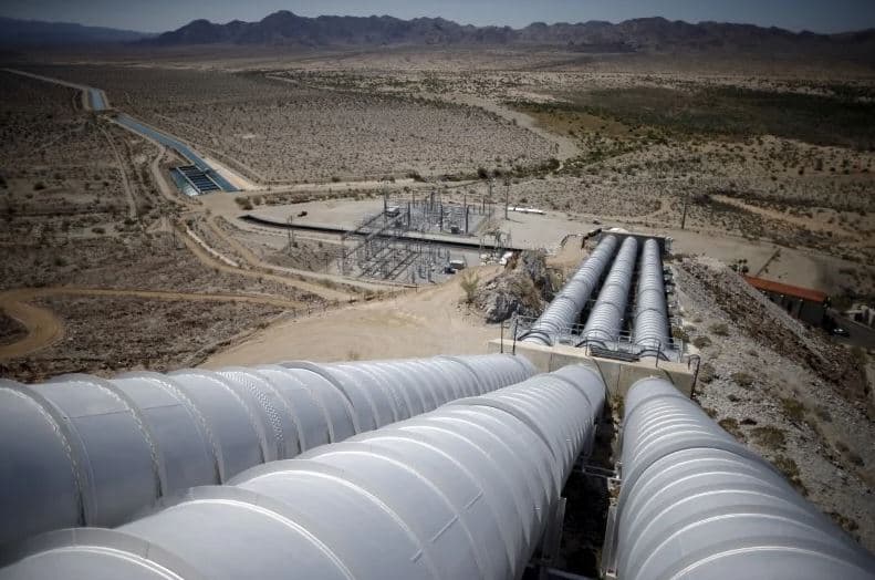 توقف أنابيب السعودية يهدد بخسارة 4% من النفط