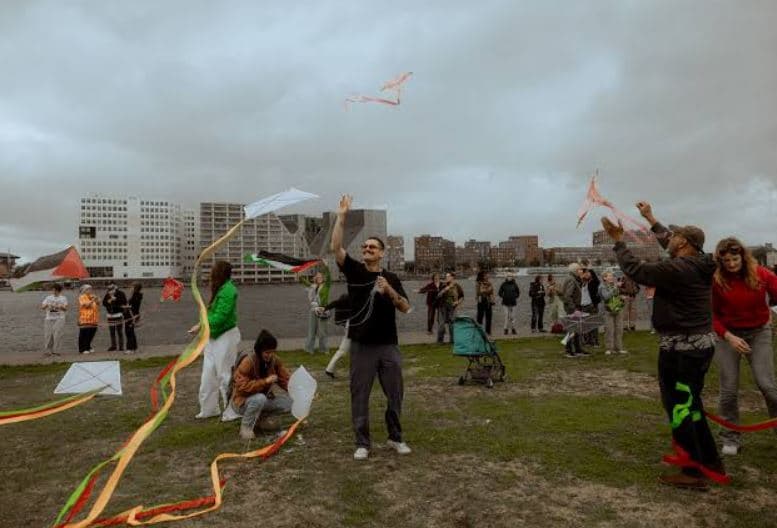 Dutch Cities Fly Kites for Gaza