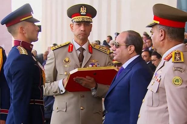 زياد طارق المنشاوي يتوج بأول كلية الدفاع الجوي