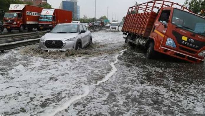 Heavy rains in UP cause 27 casualties