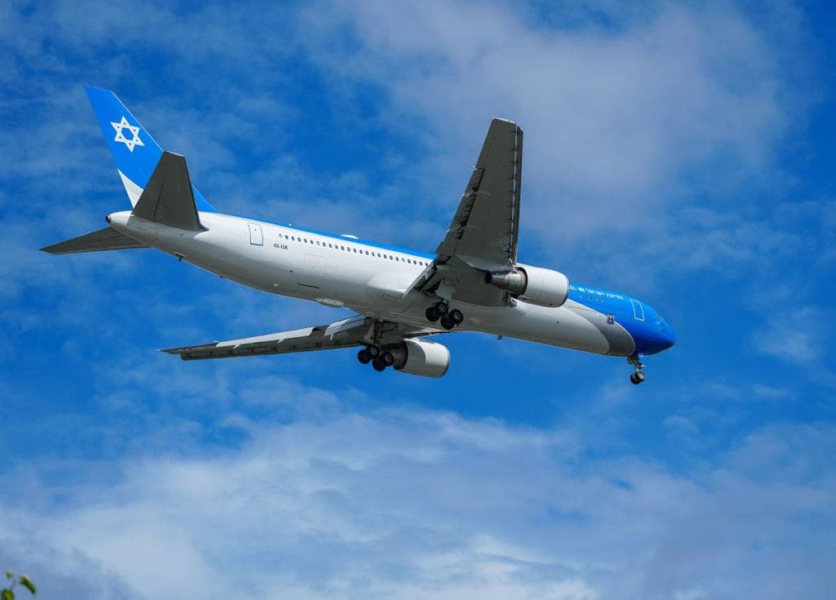 Netanyahu's plane lands 106 km from UN