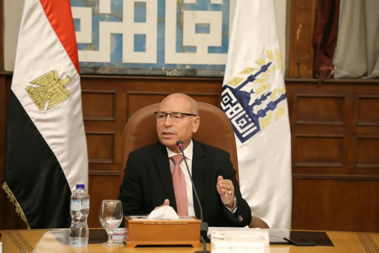 محافظ القاهرة يتابع منظومة النظافة