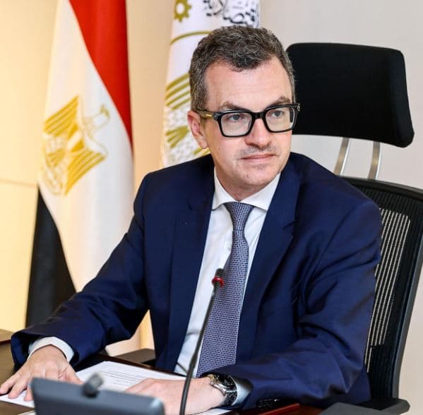 وزير التخطيط يسوي مديونية بقيمة 294.1 مليار جنيه