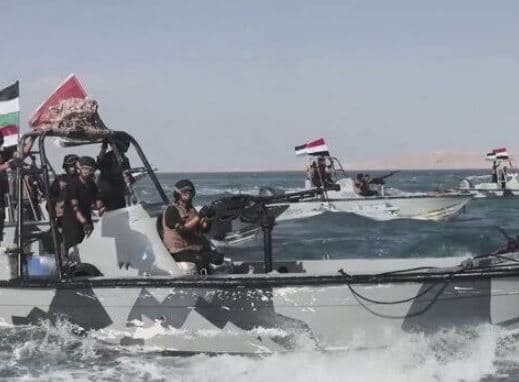 Yemeni Navy sinks two Houthi boats