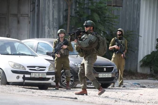 مستوطنون يعتدون على فلسطينيين في الضفة