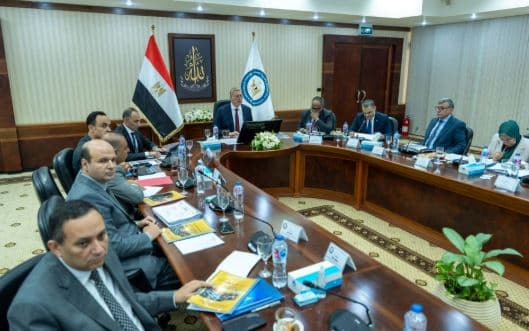 Suez Refining and Oil Output Expansion