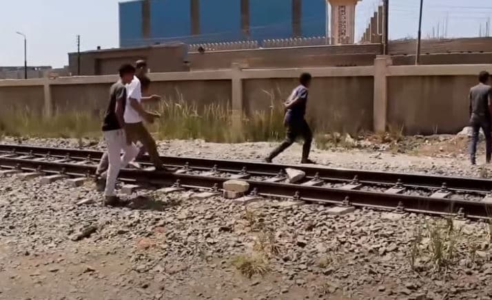 السكك الحديدية تدعو لالتزام العبور الآمن