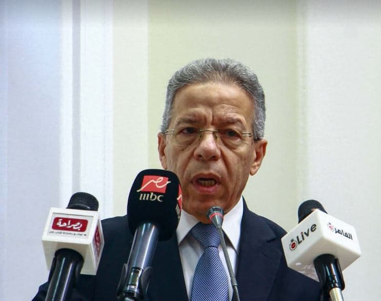 نقيب الأطباء يوضح تعليق القبول بالكلية